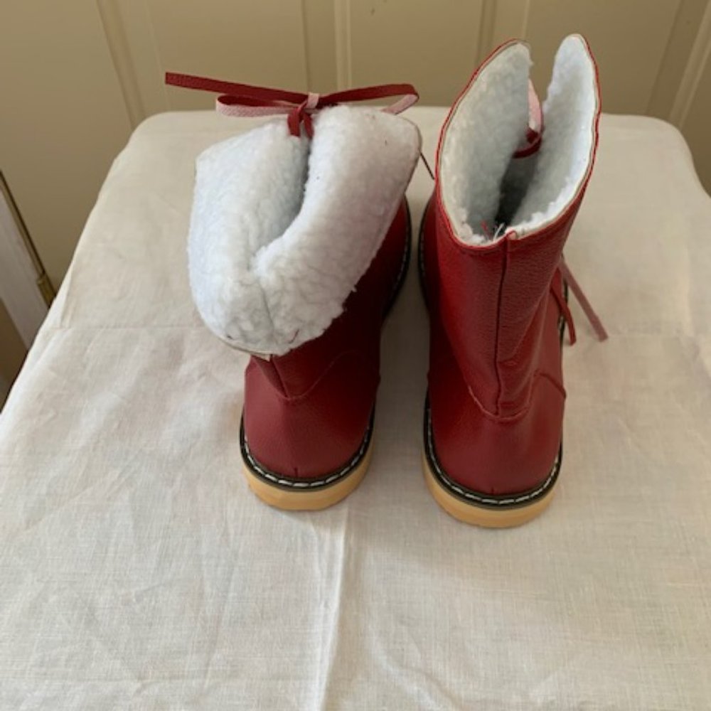 Flat outdoor walking boot. - Picture 2 of 2